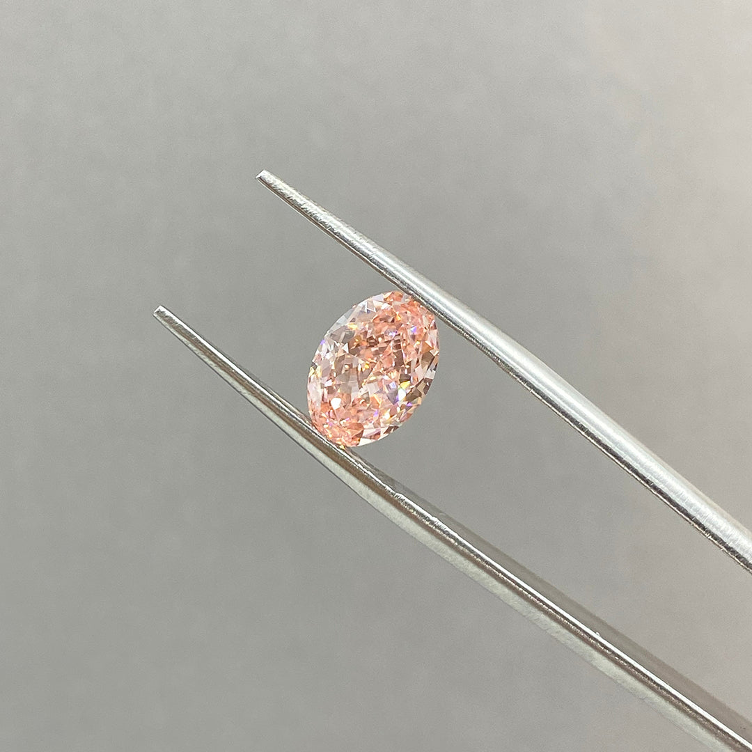 Diamant de laboratoire rose intense de 1,05 ct à taille ovale certifié IGI, pureté VS1 