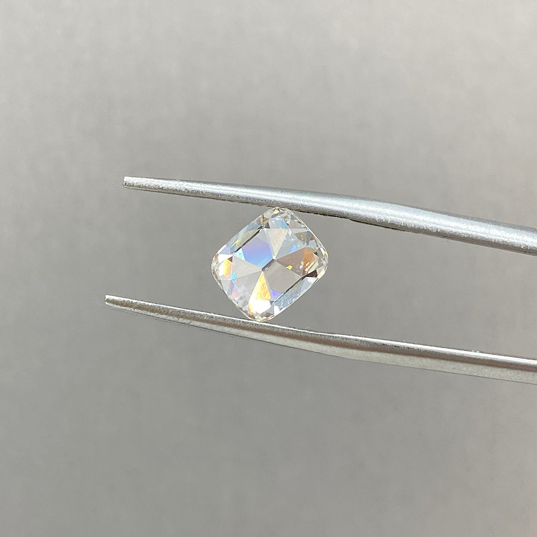 Diamant de laboratoire jaune vif fantaisie de 3,01 ct, taille européenne allongée, certifié IGI, pureté VS2 