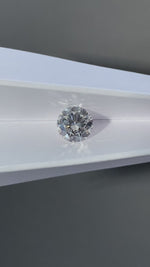 Load and play video in Gallery viewer, Round Cut Lab Diamond 2.12 Ct G VS2
