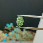 Charger et lire la vidéo dans la visionneuse de galerie, Diamant de laboratoire vert intense de 1,82 ct à taille ovale certifié IGI, pureté VVS2 
