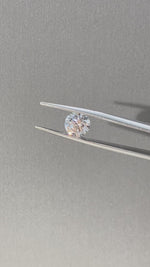 Charger et lire la vidéo dans la visionneuse de galerie, Diamant de laboratoire rose intense de 1,05 ct à taille ovale certifié IGI, pureté VS1 
