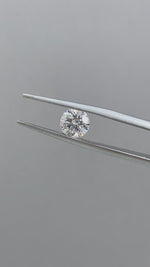 Load and play video in Gallery viewer, Round Cut Lab Diamond 1.05 Ct G VS1
