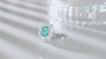 Charger et lire la vidéo dans la visionneuse de galerie, Bague de fiançailles Halo Paraiba Lab en forme de coussin de 4,5 ct
