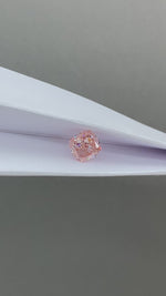 Charger et lire la vidéo dans la visionneuse de galerie, Diamant de laboratoire rose intense de 1,05 ct à taille ovale certifié IGI, pureté VS1 
