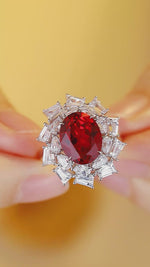 Charger et lire la vidéo dans la visionneuse de galerie, Bague de fiançailles de luxe avec grappe de rubis ovales de 6 ct
