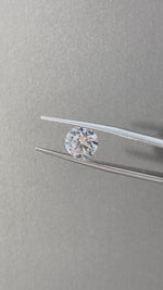 Charger et lire la vidéo dans la visionneuse de galerie, Diamant de laboratoire rose intense de 1,05 ct à taille ovale certifié IGI, pureté VS1 
