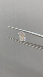 Load and play video in Gallery viewer, NDE006 Emerald Cut Lab Diamond 1CT DEF VS 7.21x4.62x3.17mm
