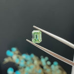 Charger et lire la vidéo dans la visionneuse de galerie, Diamant de laboratoire vert intense taille émeraude certifié IGI de 1,08 ct, pureté VS1 
